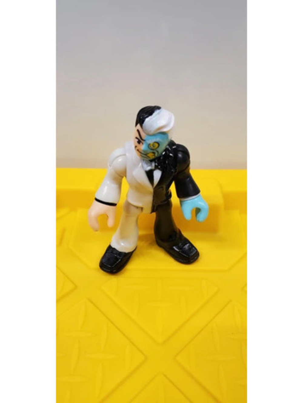 Fisher-Price Imaginext DC Super Friends Two Face Action Figure Suit Blue Hand